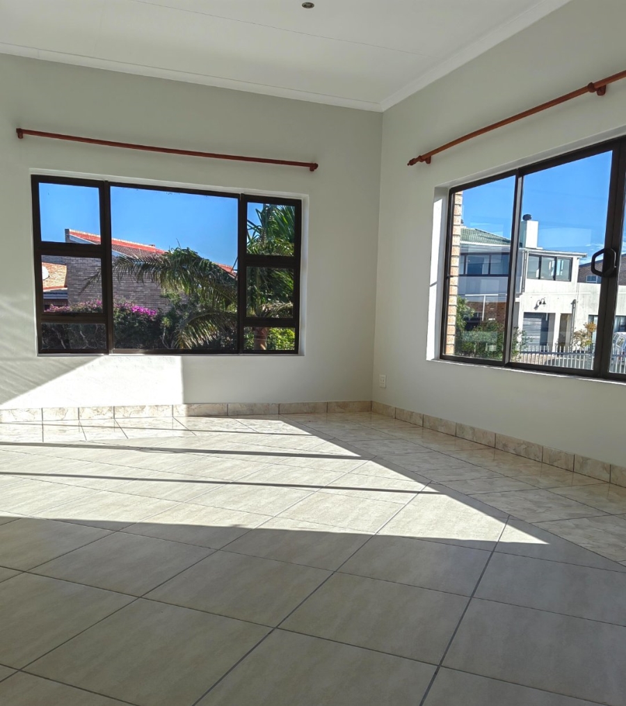4 Bedroom Property for Sale in Wavecrest Eastern Cape